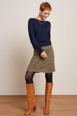 Border Skirt Valet