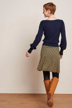 Border Skirt Valet